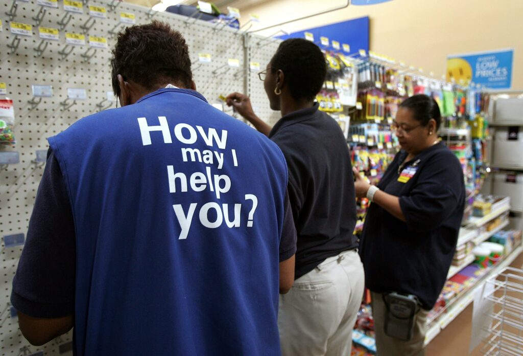 Do Walmart employees get a discount?