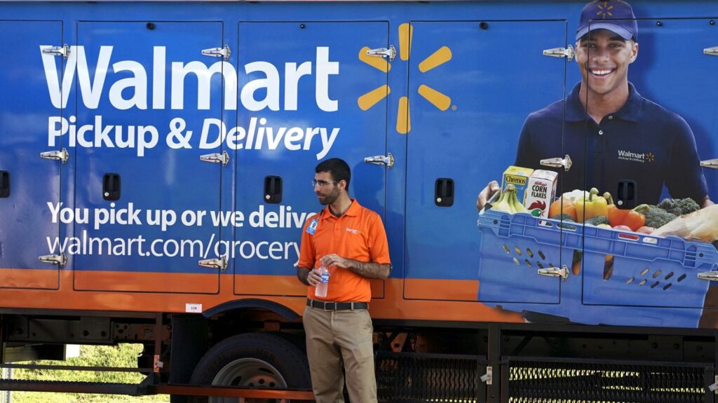 How much do people make delivering groceries for Walmart?