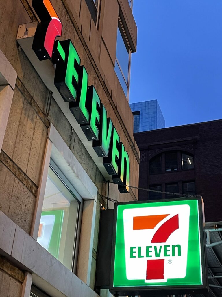 store-storefront-front-door-retail-store-7-11-seven-eleven-store_t20_WJj0bz