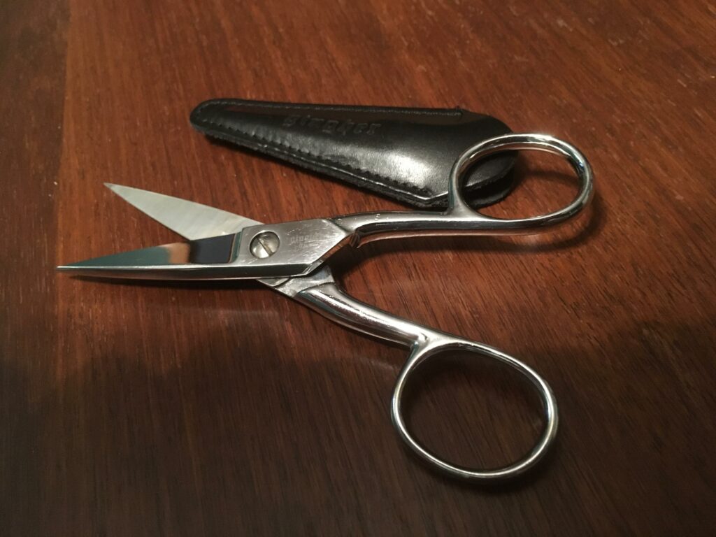 Can you open a can with scissors?