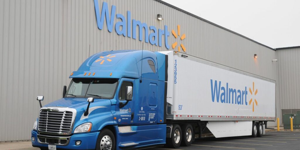 Do Walmart truckers pay for gas?