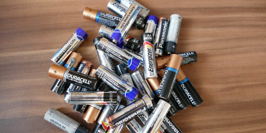 What is in a AA battery?