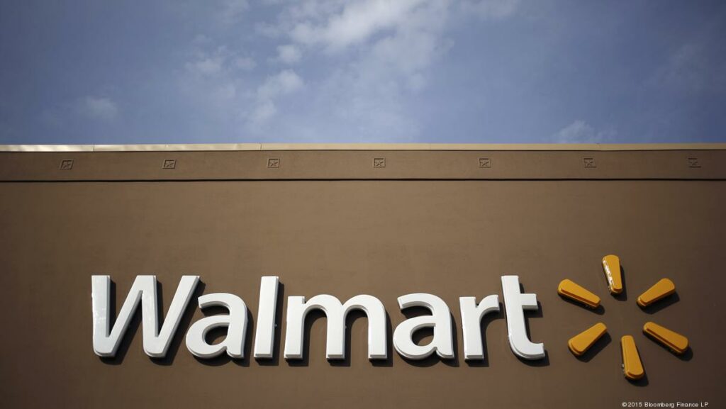 What is the lowest paying job at Walmart?